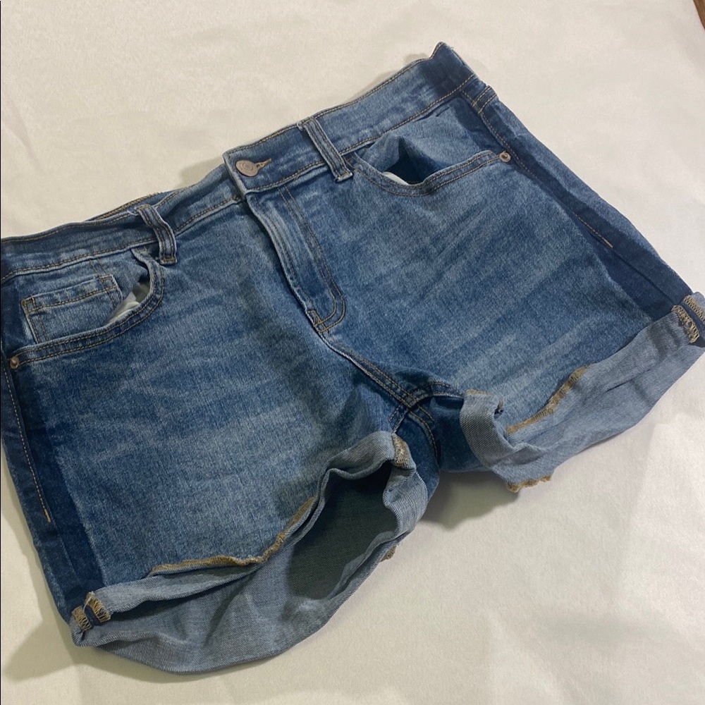 Old Navy Boyfriend style shorts size 8